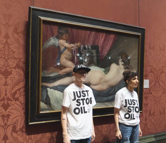Il ritorno degli eco attivisti a Londra: Just Stop Oil infrange il vetro della Venere di Velazquez alla National Gallery