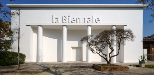 Biennale Arte 2024: le ultime novità, tra nomine tardive e alberi palestinesi
