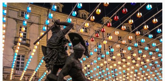 Cosa vedere a Torino durante l’Art Week #6: la lunga giornata delle gallerie Daniel Buren, Tappeto Volante, 1999. - © Archivio Storico della Città di Torino. Foto di Roberto Cortese
