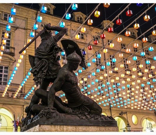 Cosa vedere a Torino durante l’Art Week #6: la lunga giornata delle gallerie Daniel Buren, Tappeto Volante, 1999. - © Archivio Storico della Città di Torino. Foto di Roberto Cortese