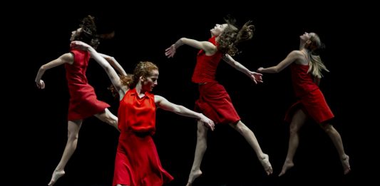 Grosse fugue, a Reggio Emilia il quartetto di donne in rosso di Maguy Marin Grosse Fugue, Ph. Tiziano Ghidorsi