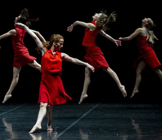 Grosse fugue, a Reggio Emilia il quartetto di donne in rosso di Maguy Marin Grosse Fugue, Ph. Tiziano Ghidorsi