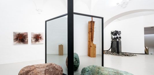 Tensione e passione: le opere dall’archivio di Galleria Continua sono in mostra a San Gimignano