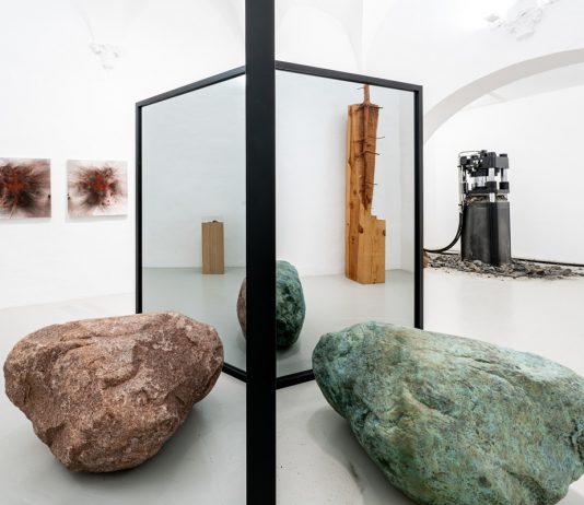 Tensione e passione: le opere dall’archivio di Galleria Continua sono in mostra a San Gimignano