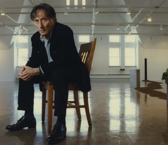 È morto a 89 anni Giovanni Anselmo, tra gli ultimi esponenti di Arte Povera. Celebri le sue “torsioni” Giovanni Anselmo