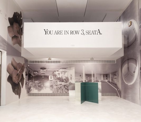 Il direttore del Centro d’Arte Contemporanea di Tel Aviv, Nicola Trezzi, racconta limiti e potenzialità della scena israeliana “Jonathan Monk: Exhibit Model Six – The Tel Aviv Version” 2019-2020 Veduta della mostra presso CCA Tel Aviv-Yafo Foto: Eyal Agivayev