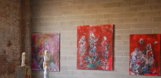 L’arte mutevole e sostenibile di Peggy Milleville in mostra a Venezia