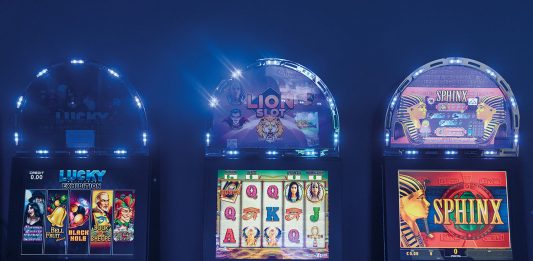 TerraProject, a Siena la fotografia del gioco d’azzardo patologico Un interno di una sala slot © TerraProject 2023