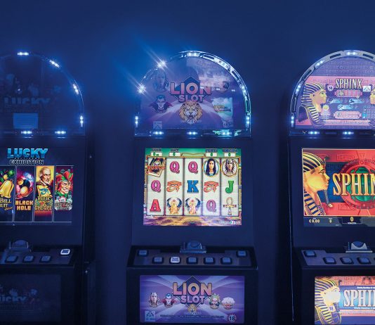 TerraProject, a Siena la fotografia del gioco d’azzardo patologico Un interno di una sala slot © TerraProject 2023