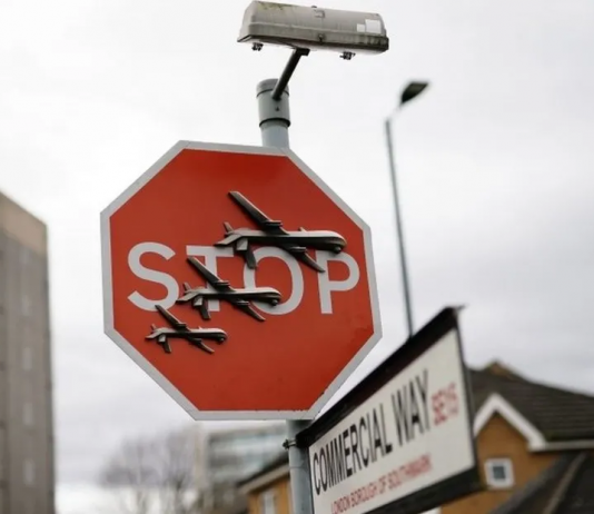 Londra: rubata dopo due ore l’ultima opera di Banksy contro la guerra