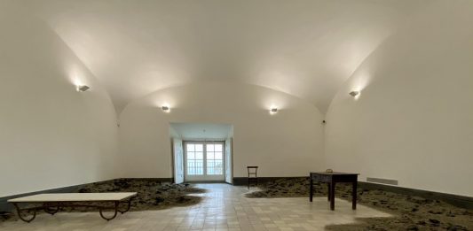 Damasa, al Museo di Capodimonte l’installazione di Gian Maria Tosatti Gian Maria Tosatti, Damasa, Museo e Real Bosco di Capodimonte, 2023, Napoli. Ph. Amedeo Benestante