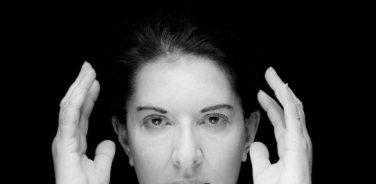 Marina Abramovic, la sfida della performance: la mostra allo Stedelijk Museum di Amsterdam Marina Abramovic