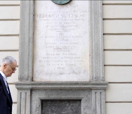 Il viandante e la sua ombra: il documentario su Giorgio de Chirico e Giulio Paolini Giorgio de Chirico e Giulio Paolini: il viandante e la sua ombra, still