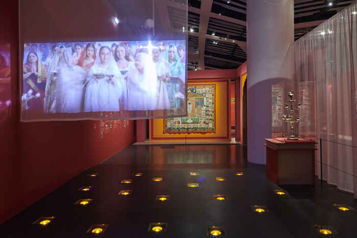 Bollywood superstars. Histoire d'un cinéma indien, veduta della mostra, Musée du quai Branly – Jacques Chirac, Parigi, 2023-2024