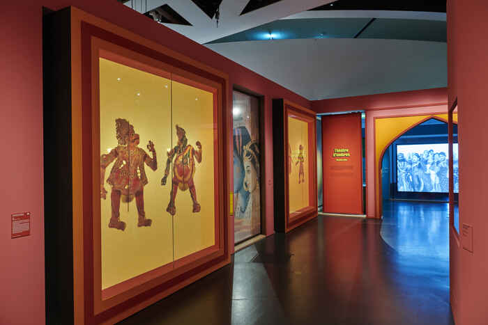 Bollywood superstars. Histoire d'un cinéma indien, veduta della mostra, Musée du quai Branly – Jacques Chirac, Parigi, 2023-2024