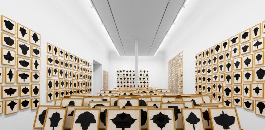 Milano, le minime variazioni di Allan McCollum alla Galleria Fumagalli Allan McCollum, Minime Variazioni, Galleria Fumagalli, Milano, 2024. Foto ©LucreziaRoda. Courtesy Galleria Fumagalli