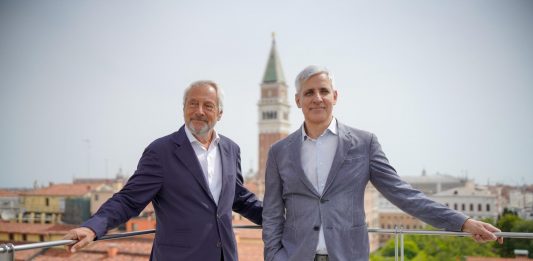 Stranieri ovunque: la Biennale Arte 2024 rappresenterà gli artisti rifugiati, queer, outsider