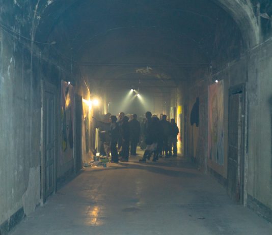 Una brutalità finemente espressa, la mostra di Family Jewels a Napoli Family Jewels, veduta dell'installazione, Giardino Liberato, Materdei. Ph. Matteo Magnoni, 2023