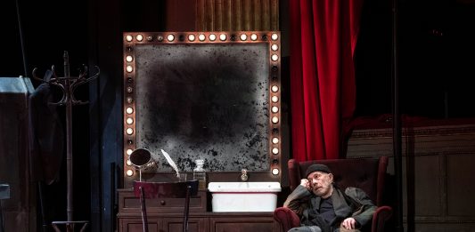 Un Curioso Accidente, l’attualità di Goldoni allo Strehler di Milano curioso accidente goldoni strehler