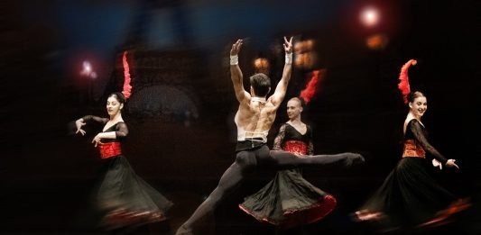 Gaîté parisienne, Fredy Franzutti riscopre un balletto (quasi) dimenticato Gaite parisienne, Balletto del Sud, Fredy Franzutti, Ph Gabriele Emiliano, Francesco De Vincentis