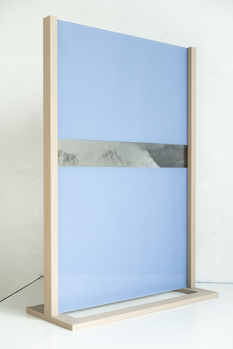 Marco Tagliafico, Il dorso del cielo, 2023, negativo fotografico digitale, pittura acrilica su due vetri sovrapposti, struttura in legno, cm 105x70x30