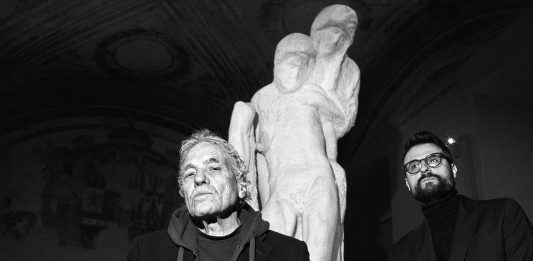 Lo spirito e l’anima restano? Abel Ferrara e Gabriele Tinti rileggono la Pietà Rondanini Abel Ferrara e Gabriele Tinti, Museo della Pietà Rondanini, Castello Sforzesco, Milano, 24 gennaio 2024. Courtesy Mattia Zoppellaro, Milano, 2024