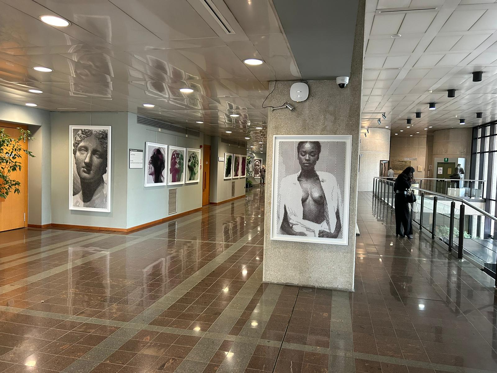 In too deep, veduta della mostra di Giorgio Tentolini,  Bologna, Regione Emilia Romagna