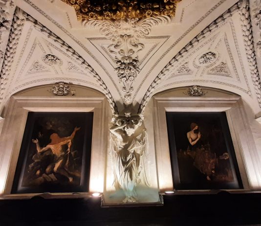 Corpi di luce e sangue: Nicola Samorì in mostra al Museo del Tesoro di San Gennaro, Napoli LUCE E SANGUE, di Nicola Samorì, veduta della mostra, Museo del Tesoro di San Gennaro, Napoli, 2023-2024