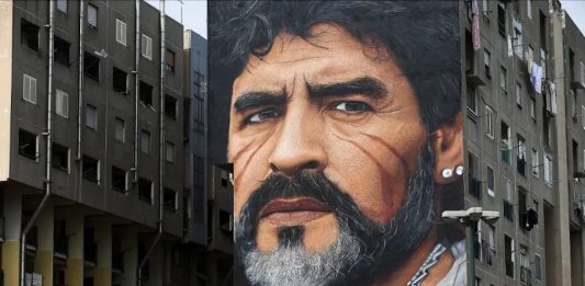 Adios Diego: il murales di Jorit, in una Napoli tra passato e futuro Maradona, il murales di Jorit a San Giovanni a Teduccio, Napoli