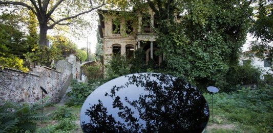 Una nuova direttrice per la Biennale di Istanbul: la nomina tra le polemiche