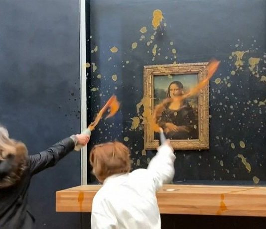 Zuppa sulla Gioconda: blitz degli attivisti per l’ambiente al Louvre