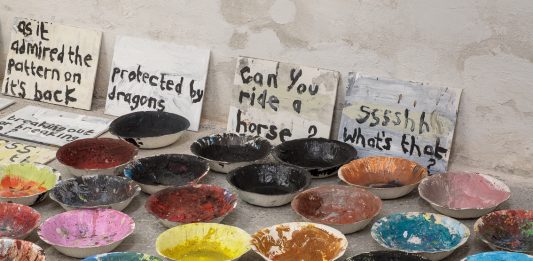 Over and over and over: la pittura come grimaldello nella mostra di Anthony Corner da SPUMA a Venezia