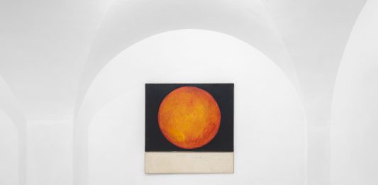 Nella profondità dell’immagine: a Roma, una mostra tributo a Umberto Bignardi Umberto Bignardi, Di nuovo a Roma, veduta della mostra, Galleria Valentina Bonomo, Roma, 2023 - 2024 © Christian Rizzo