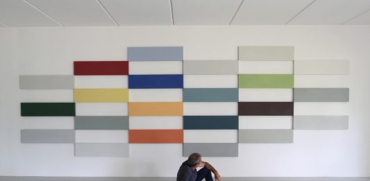 Le opere di Giuliano Dal Molin cambiano la percezione dello spazio alla galleria Lia Rumma di Milano