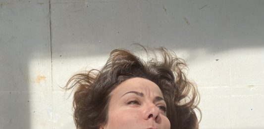 Roma, all’Off/Off Theatre, forza e fragilità di una moderna Giovanna d’Arco