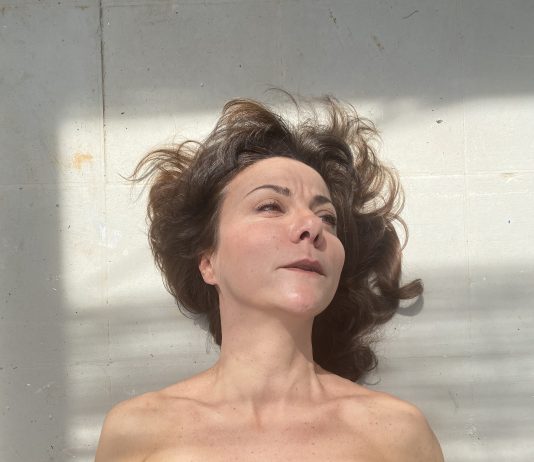 Roma, all’Off/Off Theatre, forza e fragilità di una moderna Giovanna d’Arco