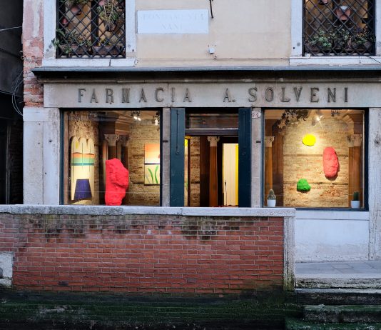 Melancholic dreams: 9 artisti internazionali in una storica farmacia veneziana