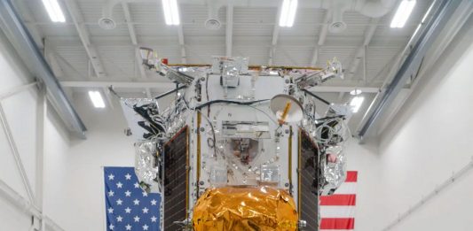 125 piccole sculture di Jeff Koons sono sbarcate sulla Luna