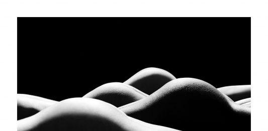 Corpi e paesaggi nelle fotografie di Maryam Eisler da Mucciaccia Gallery Project, Roma Peaks & Troughs, 2019 Stampa su carta in fibra di cotone Hahnemühle, 111 x 157 cm © Maryam Eisler Courtesy dell’artista