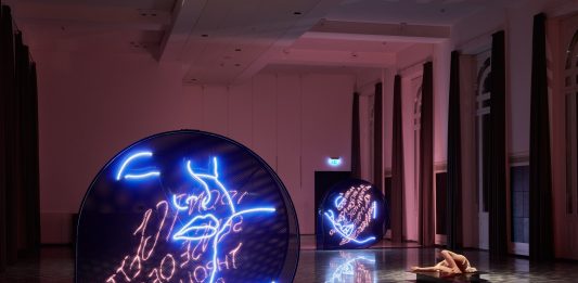 In cerca di nuove relazioni con l’opera: la riflessione di Patrick Tuttofuoco sulla mostra a Bologna