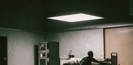 Pendulum: il moto del lavoro, nel toccante spettacolo di Marco Martins Pendulum © EGEAC, Teatro São Luiz, Estelle Valente