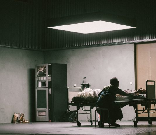 Pendulum: il moto del lavoro, nel toccante spettacolo di Marco Martins Pendulum © EGEAC, Teatro São Luiz, Estelle Valente