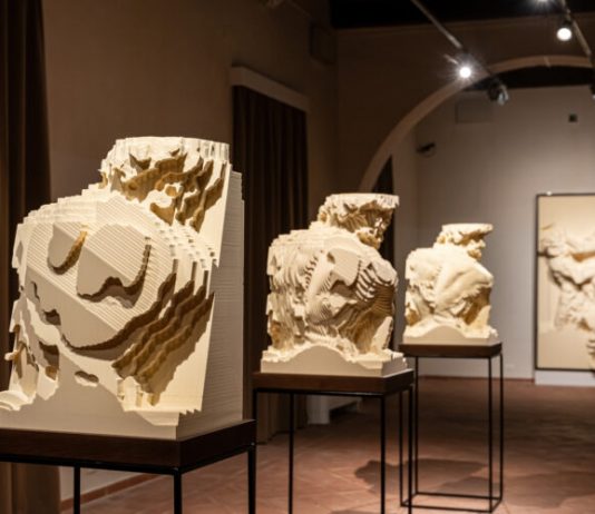 Di marmo e algoritmo: al mudaC di Carrara, la mostra di Quayola Quayola, Plutone-Proserpina, mudaC-Carrara, 2023, Ph. Giuseppe D'Aleo