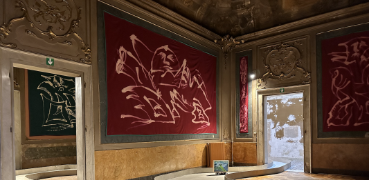 Da Alchemilla a Bologna la pittura diventa una sfida di macchinine telecomandate. Il progetto del collettivo Canemorto Installation view The Painting Race, Canemorto, presso Alchemilla