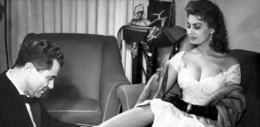 Cento anni di Salvatore Ferragamo, tra moda, scienza e arte: la grande mostra a Firenze