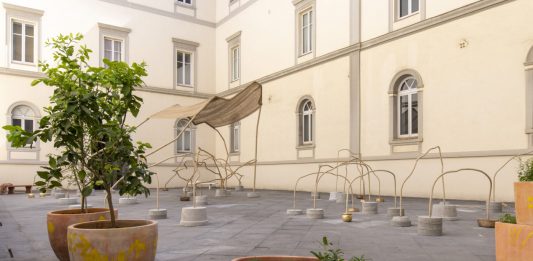 Napoli, per Ponticelli dal Museo Madre: un playground di Temitayo Ogunbiyi Temitayo Ogunbiyi, “Giocherai nel quotidiano, correndo”, 2020. Courtesy l’artista. Foto © Amedeo Benestante