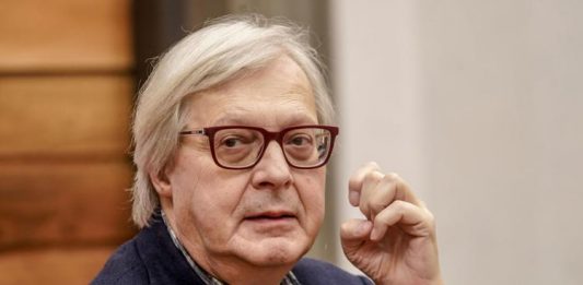 “Mi dimetto da sottosegretario”: l’annuncio di Sgarbi durante un evento a Milano