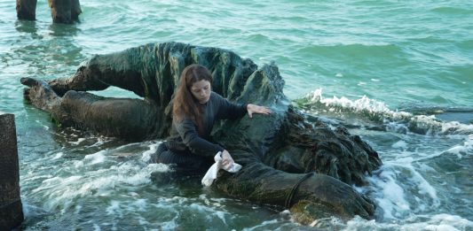 La cura della memoria, nell’opera di Edith Dekyndt al Teatrino di Palazzo Grassi, Venezia