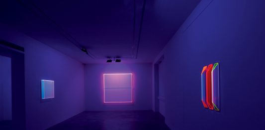 Il colpo di luce di Regine Schumann: Iris illumina e pervade Milano