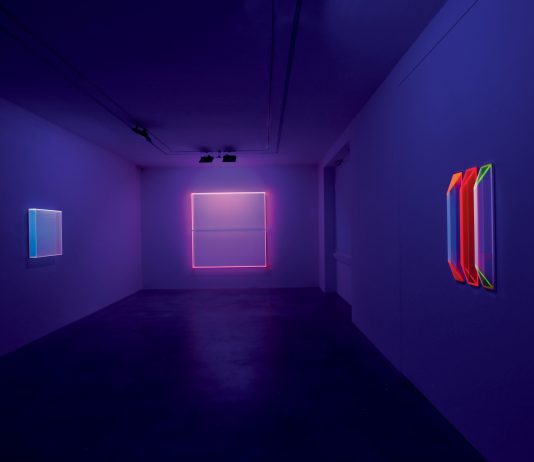 Il colpo di luce di Regine Schumann: Iris illumina e pervade Milano